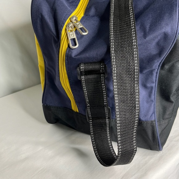 New Chaps Duffle Bag Navy Blue / Yellow/ Black 21”x11”x10” Adjustable Strap - Picture 9 of 16